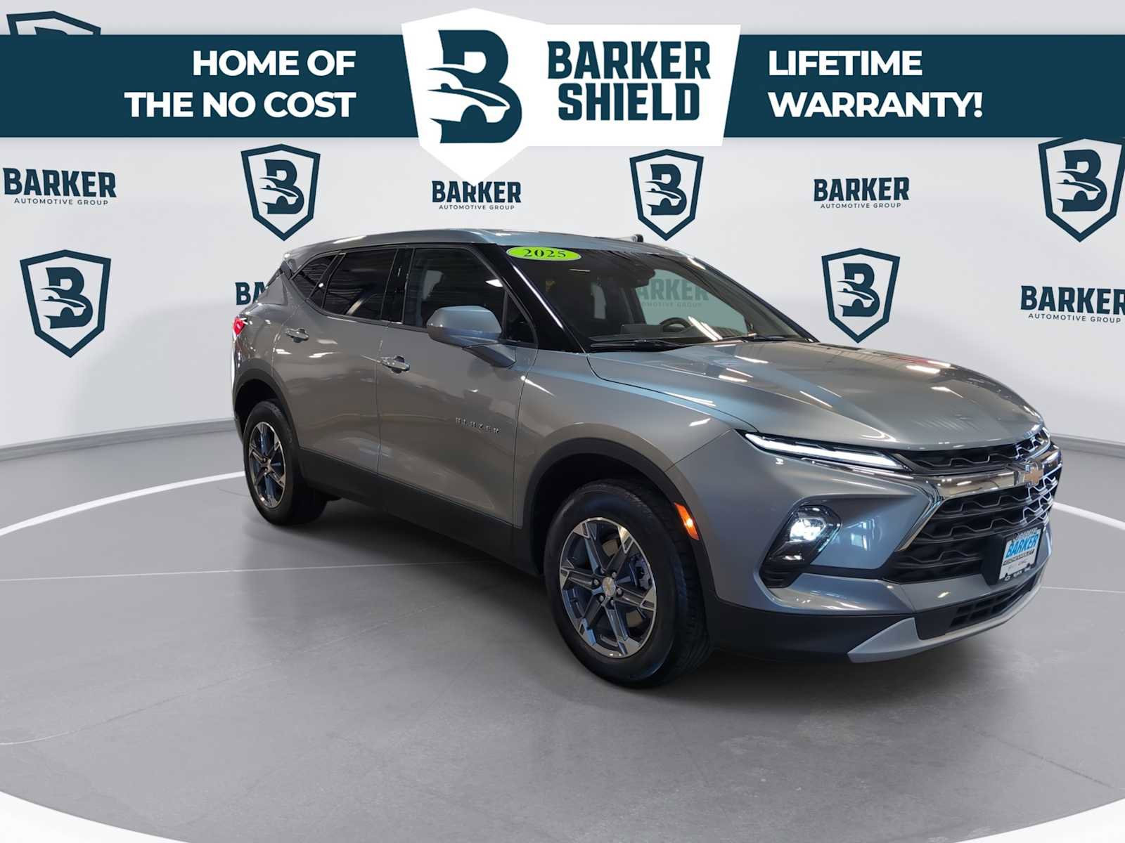 Used 2025 Chevrolet Blazer LT AWD/4WD image 2