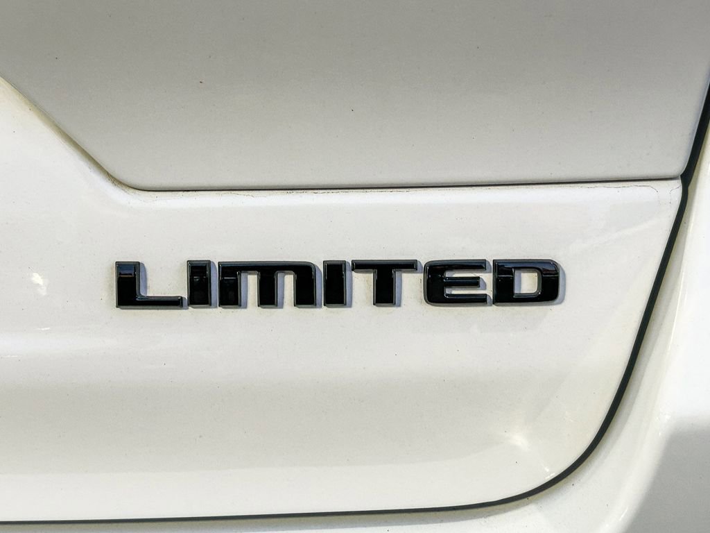 Used 2023 Jeep Grand Cherokee Limited w/ Luxury Tech Group II AWD/4WD image 12