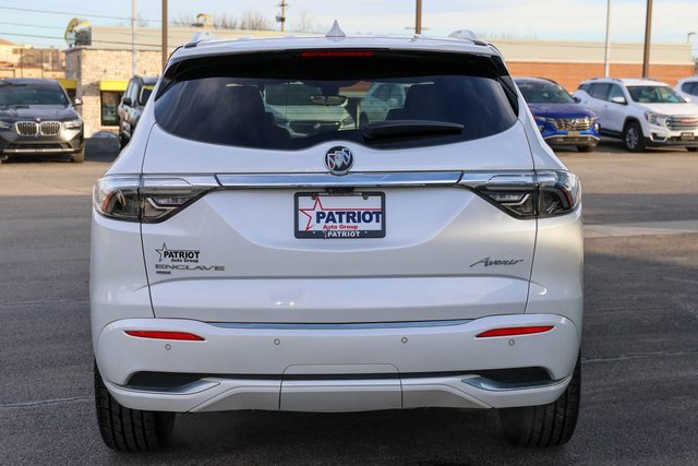 Used 2022 Buick Enclave Avenir w/ Avenir Technology Package image 4