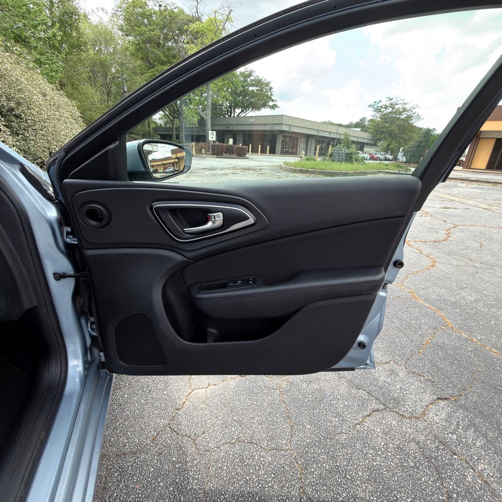 Used 2015 Chrysler 200 Limited image 21