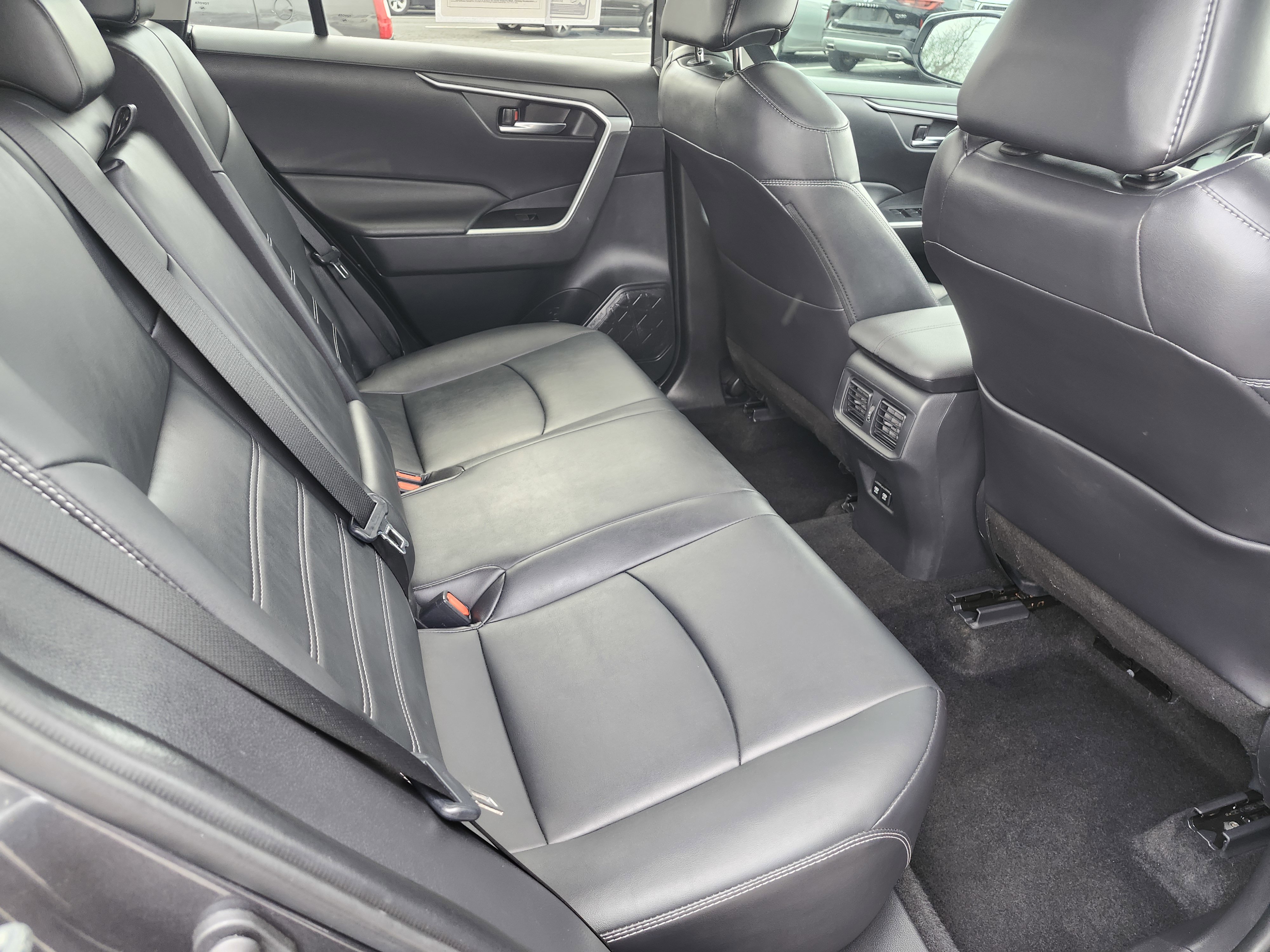 Used 2021 Toyota RAV4 XLE Premium image 22