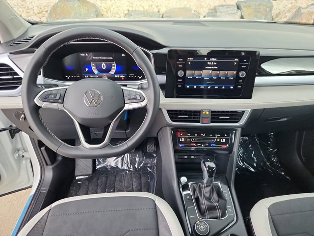 New 2025 Volkswagen Taos SE image 9