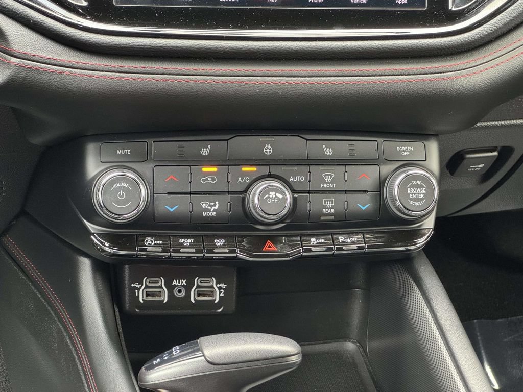 Used 2025 Dodge Durango GT AWD/4WD image 18