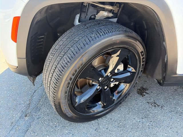 Used 2023 Jeep Grand Cherokee L Laredo AWD/4WD image 18