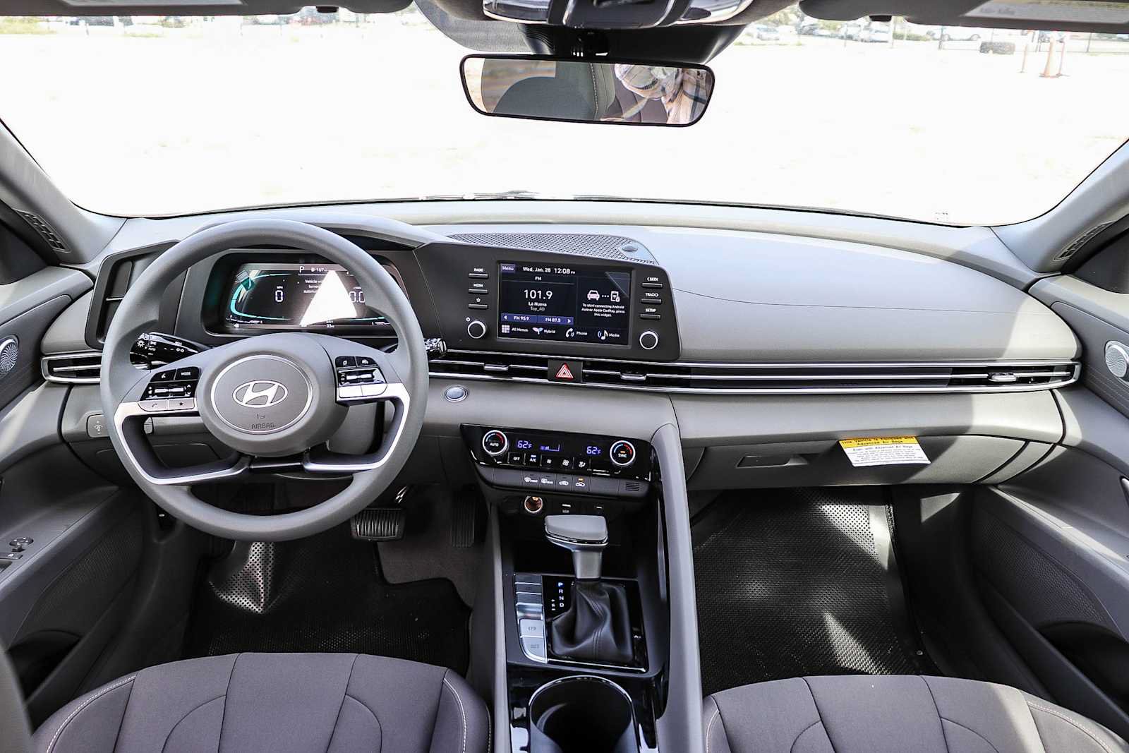 New 2026 Hyundai Elantra Hybrid FWD image 18