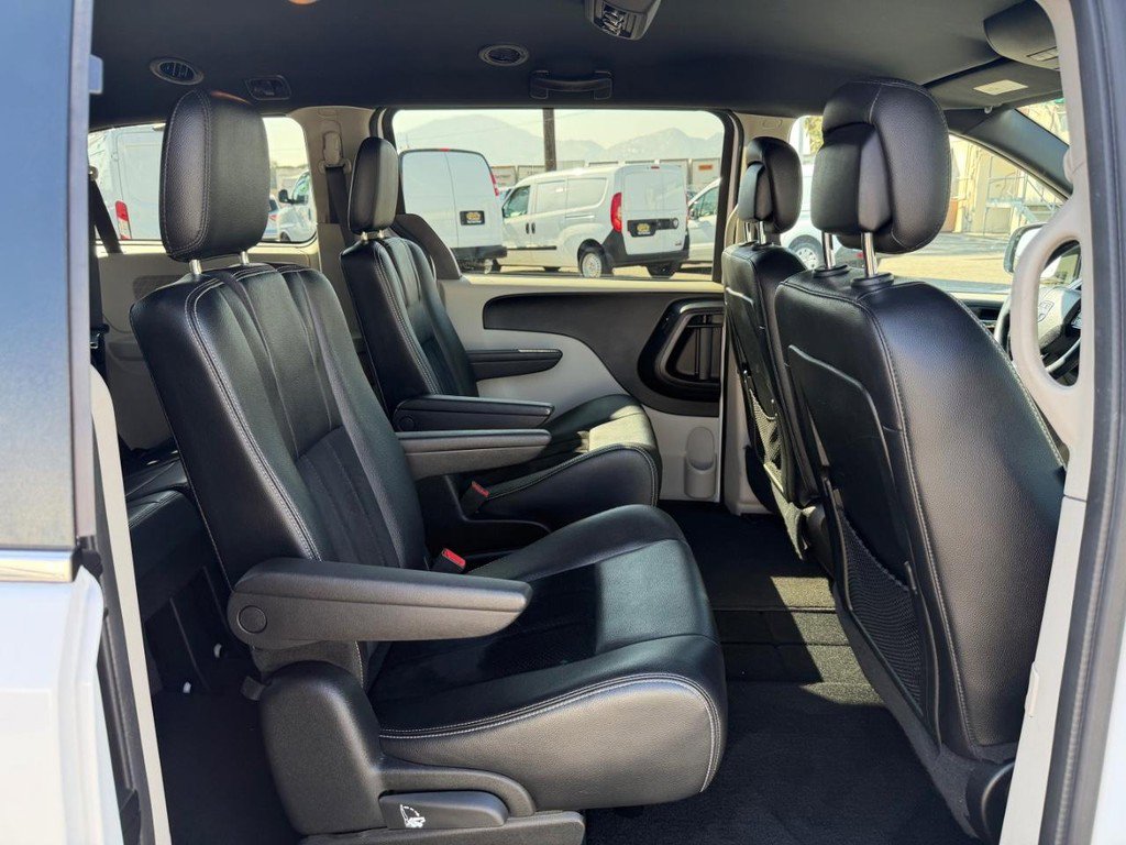 Used 2018 Dodge Grand Caravan SXT image 37