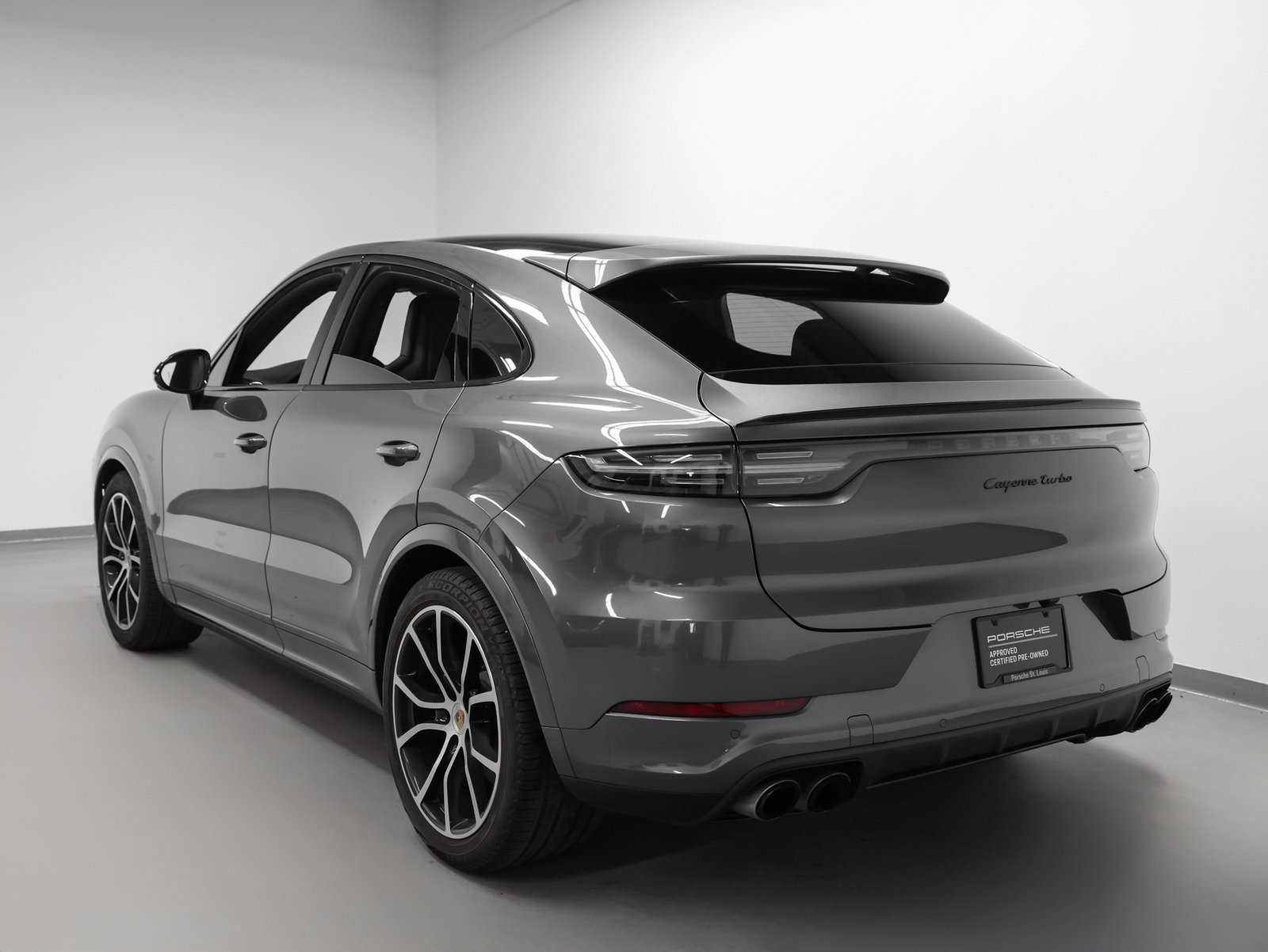 Used 2021 Porsche Cayenne Turbo image 3