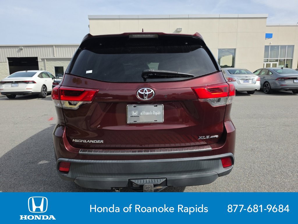 Used 2019 Toyota Highlander XLE AWD/4WD image 4