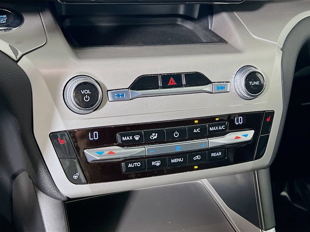 Used 2020 Ford Explorer XLT w/ Equipment Group 202A AWD/4WD image 15