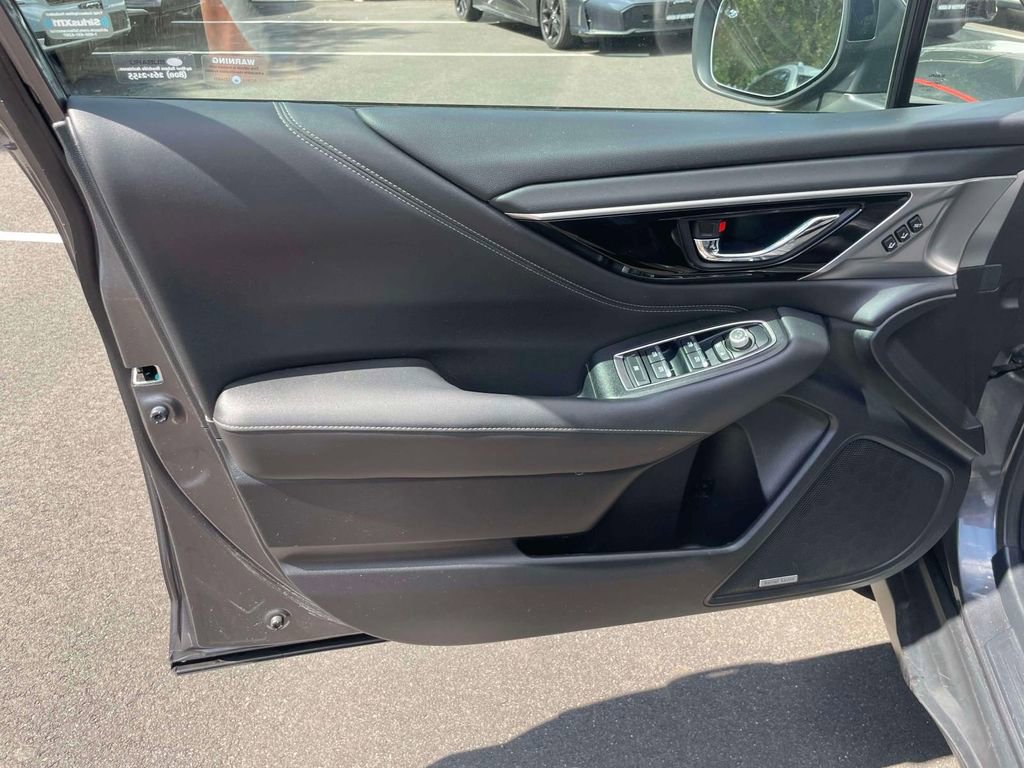 Used 2020 Subaru Outback Limited image 15