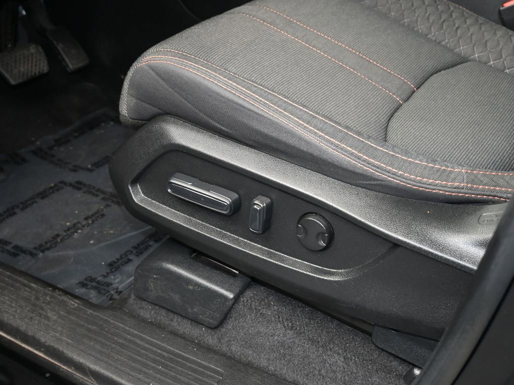 Used 2023 Honda Pilot Sport image 12