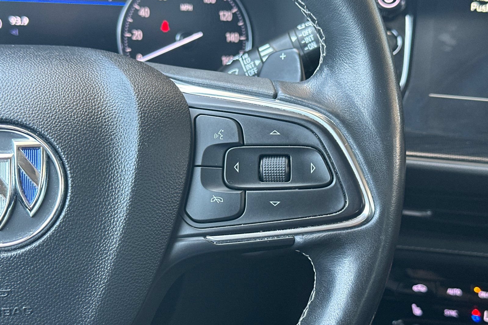 Certified 2023 Buick Envision Essence FWD image 32