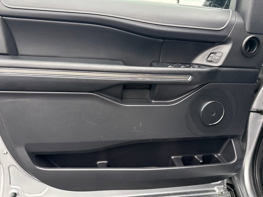 Used 2024 Ford Expedition Max XLT image 12