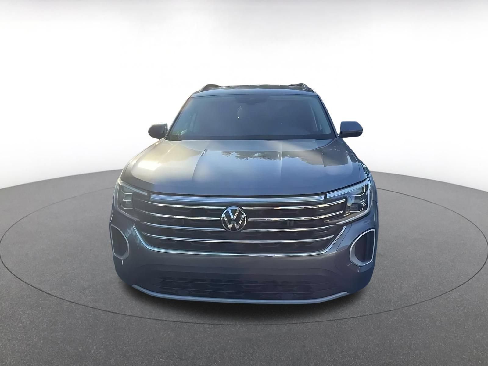 Used 2025 Volkswagen Atlas SE AWD/4WD image 4