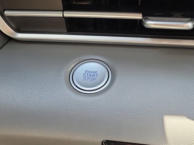 Used 2022 Hyundai Elantra SEL w/ Cargo Package image 18