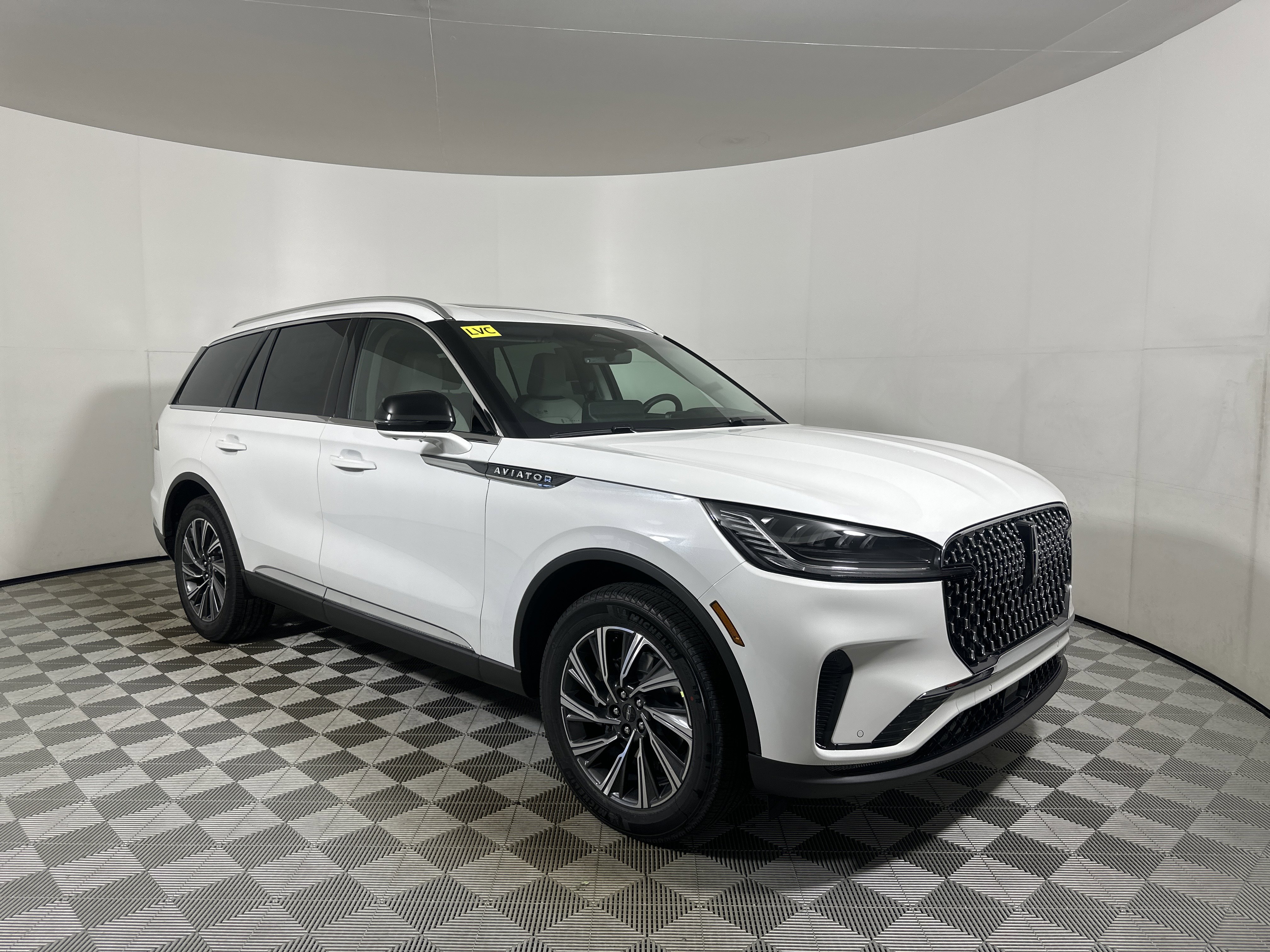 New 2025 Lincoln Aviator AWD image 1