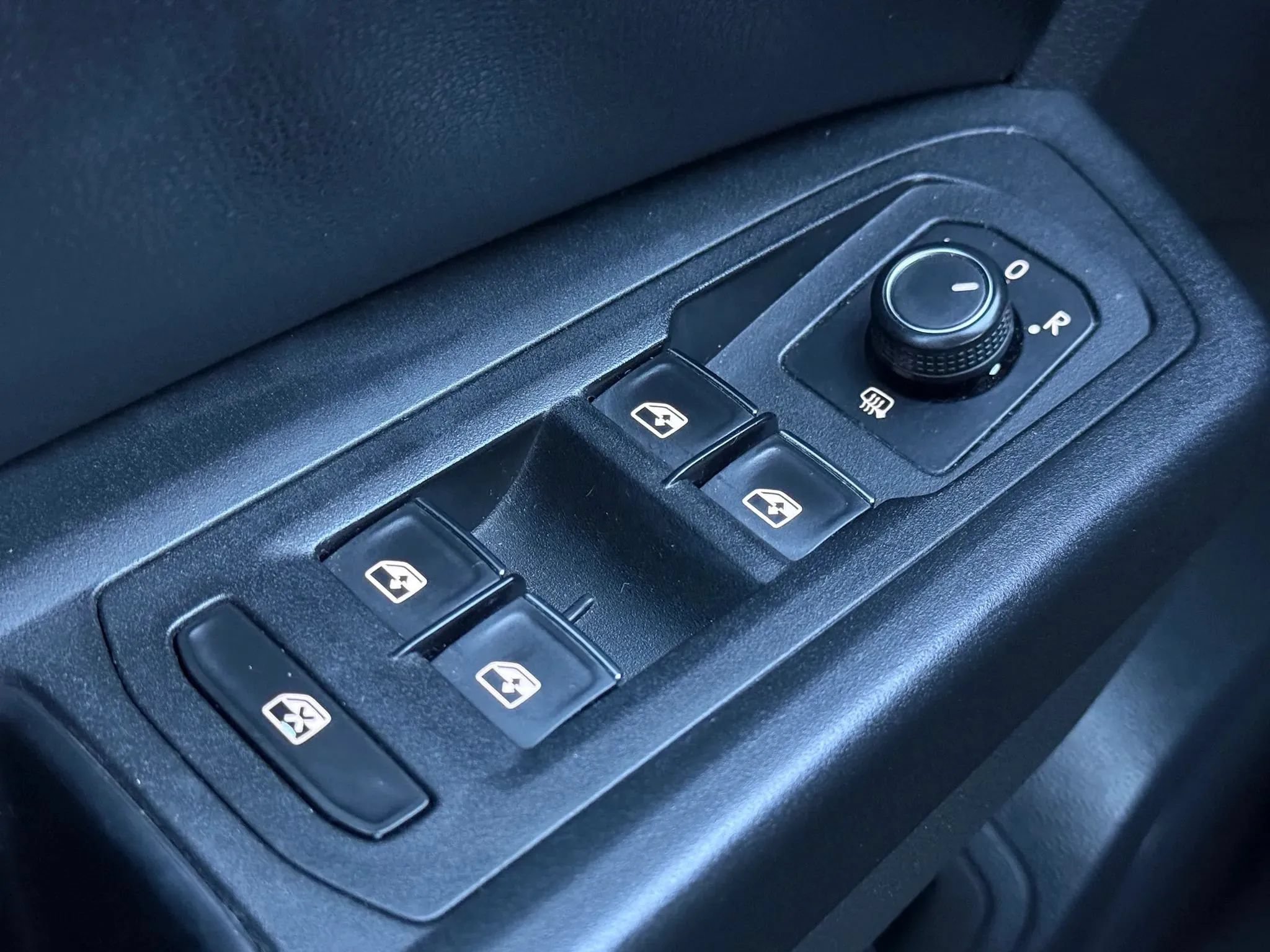 Used 2018 Volkswagen Atlas SE FWD image 24