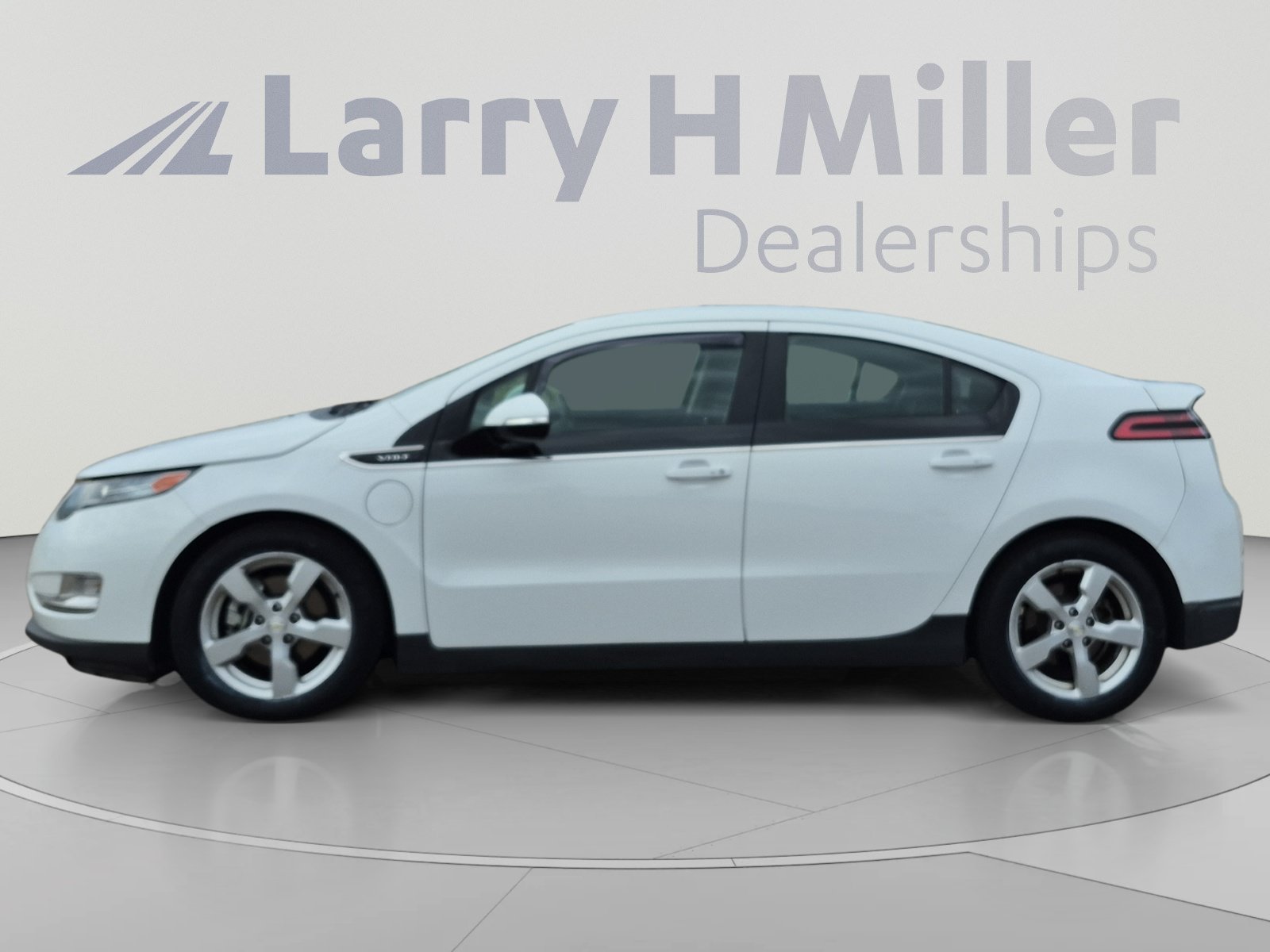Used 2015 Chevrolet Volt FWD image 2