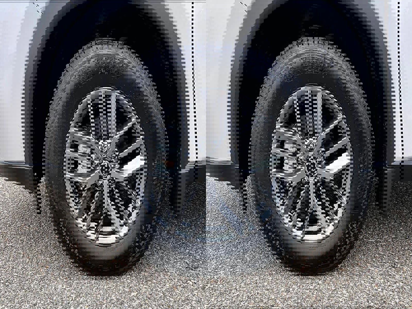 Used 2025 Nissan Rogue S image 7