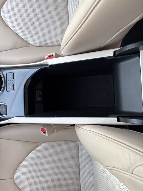 Used 2020 Toyota Camry XLE image 35