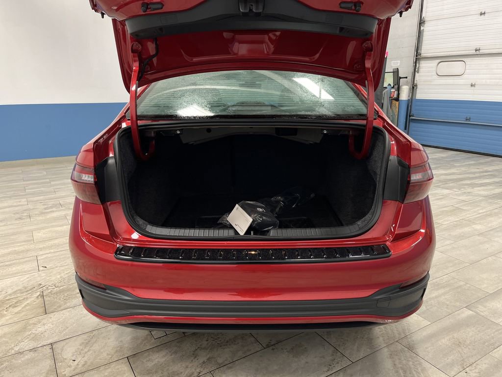 Used 2025 Volkswagen Jetta SE w/ Sunroof Package image 15