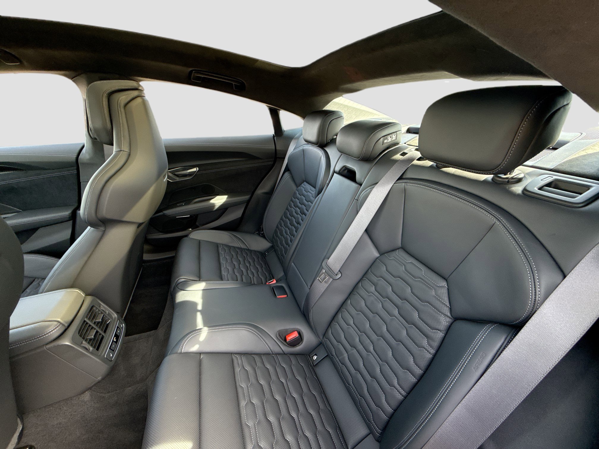 New 2026 Audi RS e-tron GT performance image 21