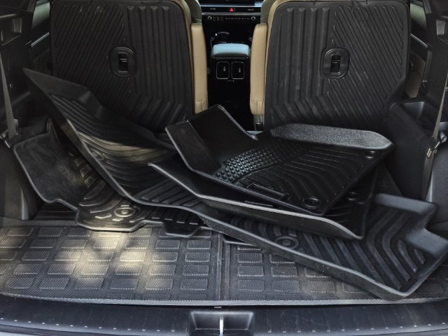 Used 2024 Kia Sorento SX Prestige w/ Olive Brown Leather Package AWD/4WD image 11