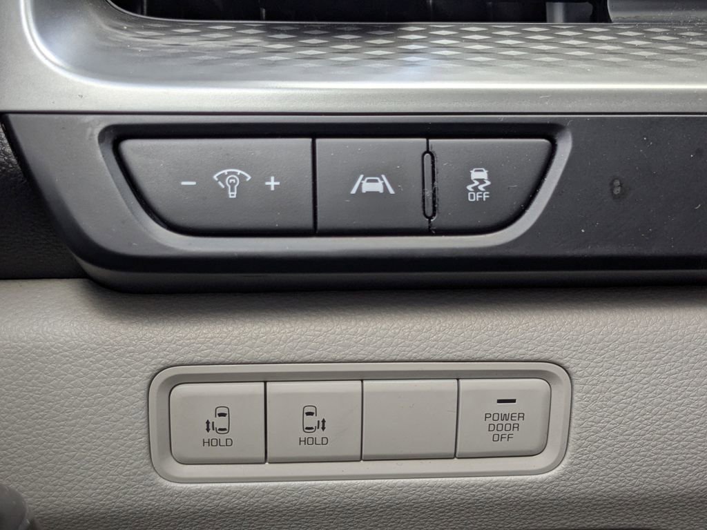 Used 2024 Kia Carnival LX image 33