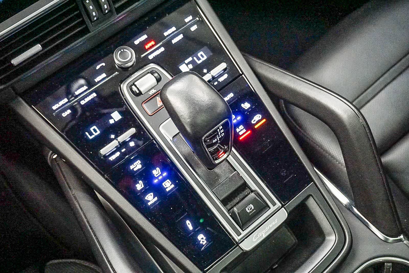 Certified 2022 Porsche Cayenne Turbo AWD/4WD image 23