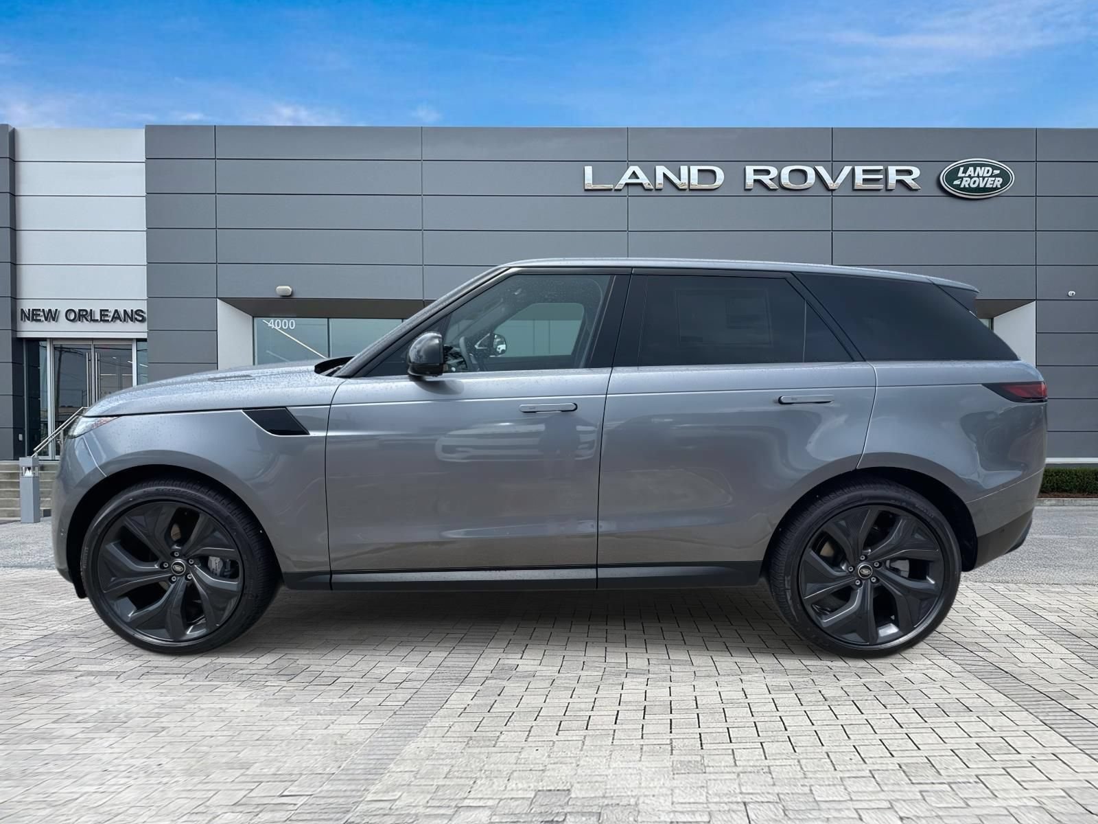 New 2025 Land Rover Range Rover Sport SE AWD/4WD image 2