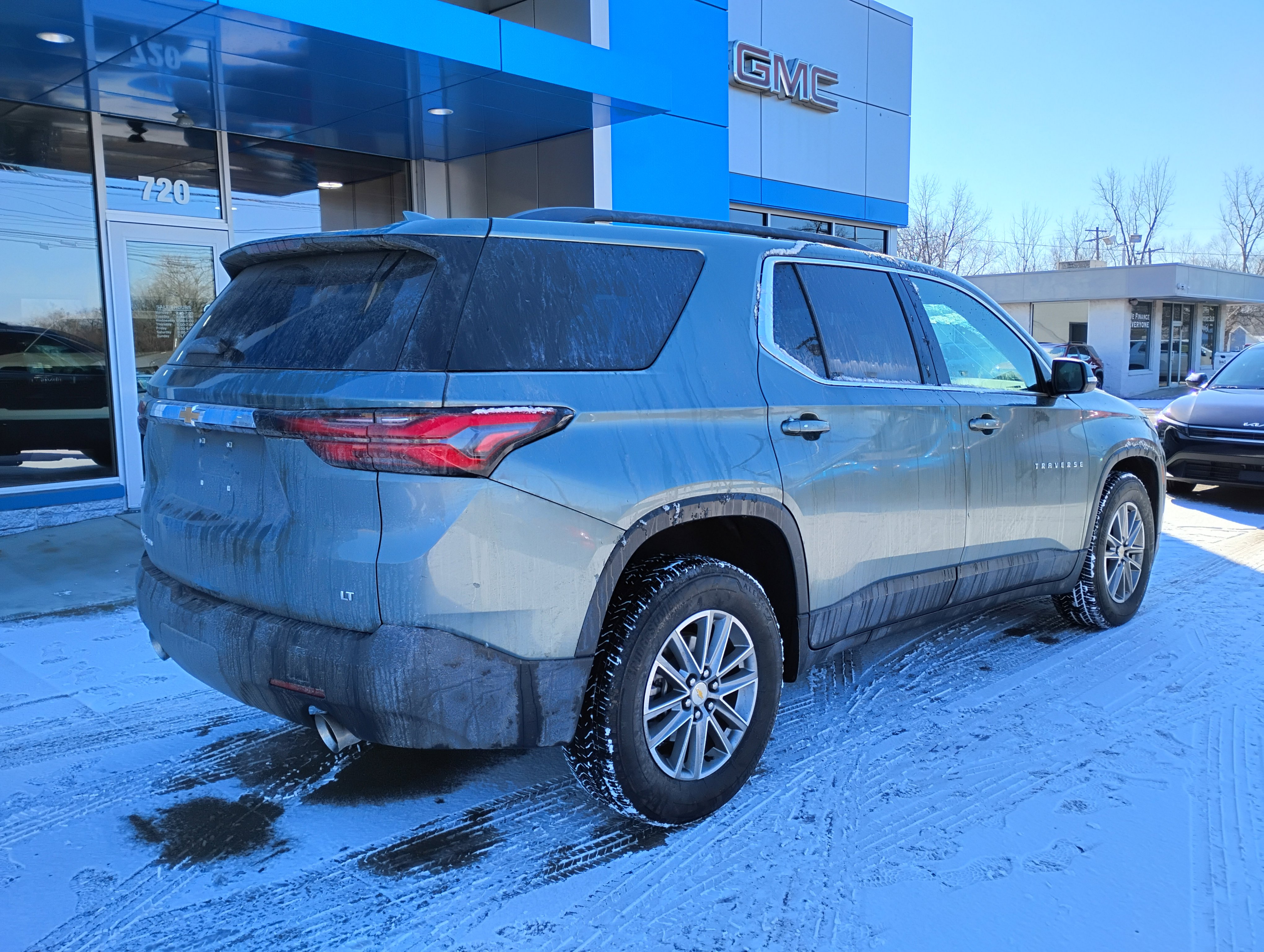 Used 2023 Chevrolet Traverse LT image 12