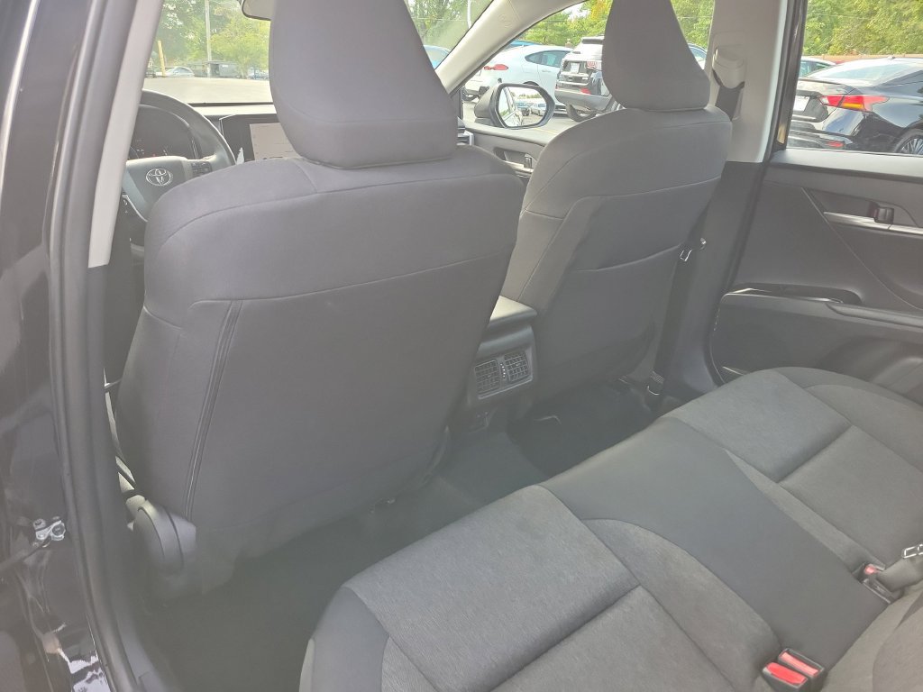 Used 2025 Toyota Camry LE FWD image 17