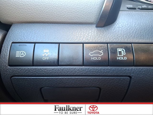 Certified 2020 Toyota Camry SE image 23