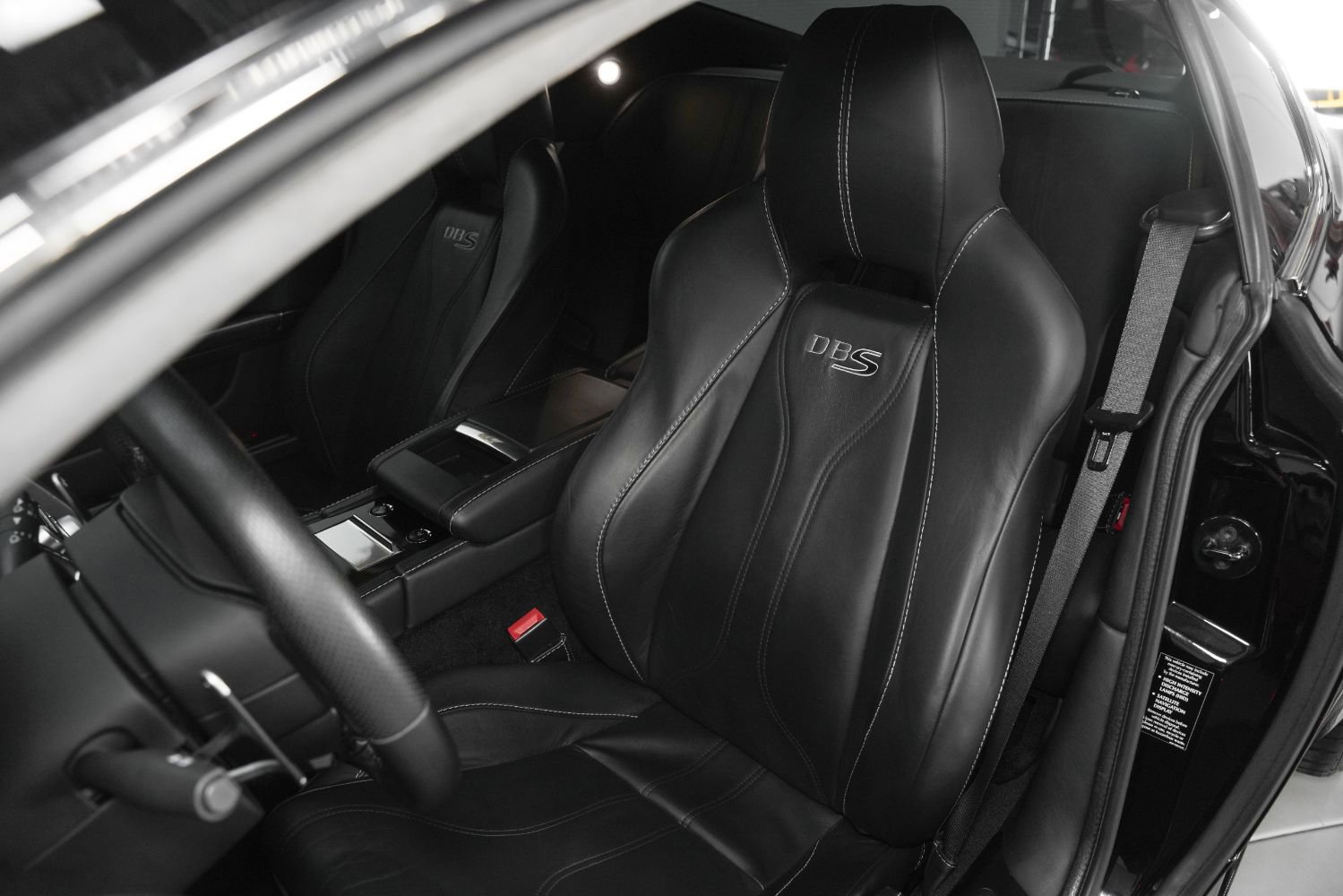 Used 2010 Aston Martin DBS Coupe image 34