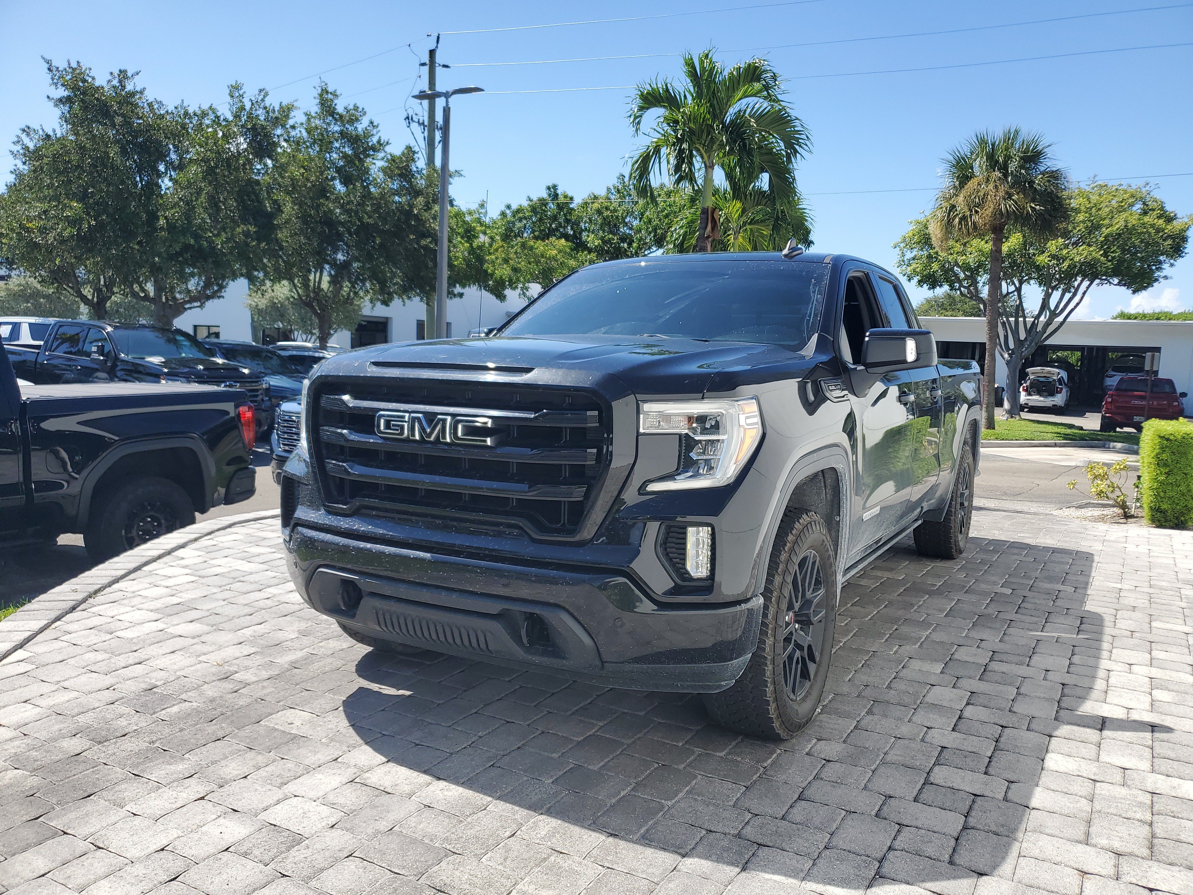 Certified 2020 GMC Sierra 1500 Elevation w/ Elevation Value Package AWD/4WD image 3