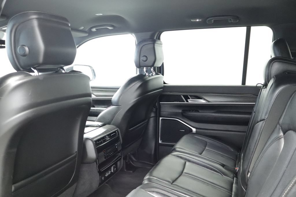 Certified 2024 Jeep Wagoneer Series II w/ Flexible Seating Group AWD/4WD image 23