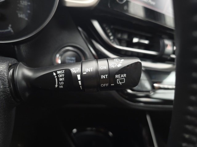 Used 2022 Toyota C-HR Limited image 13