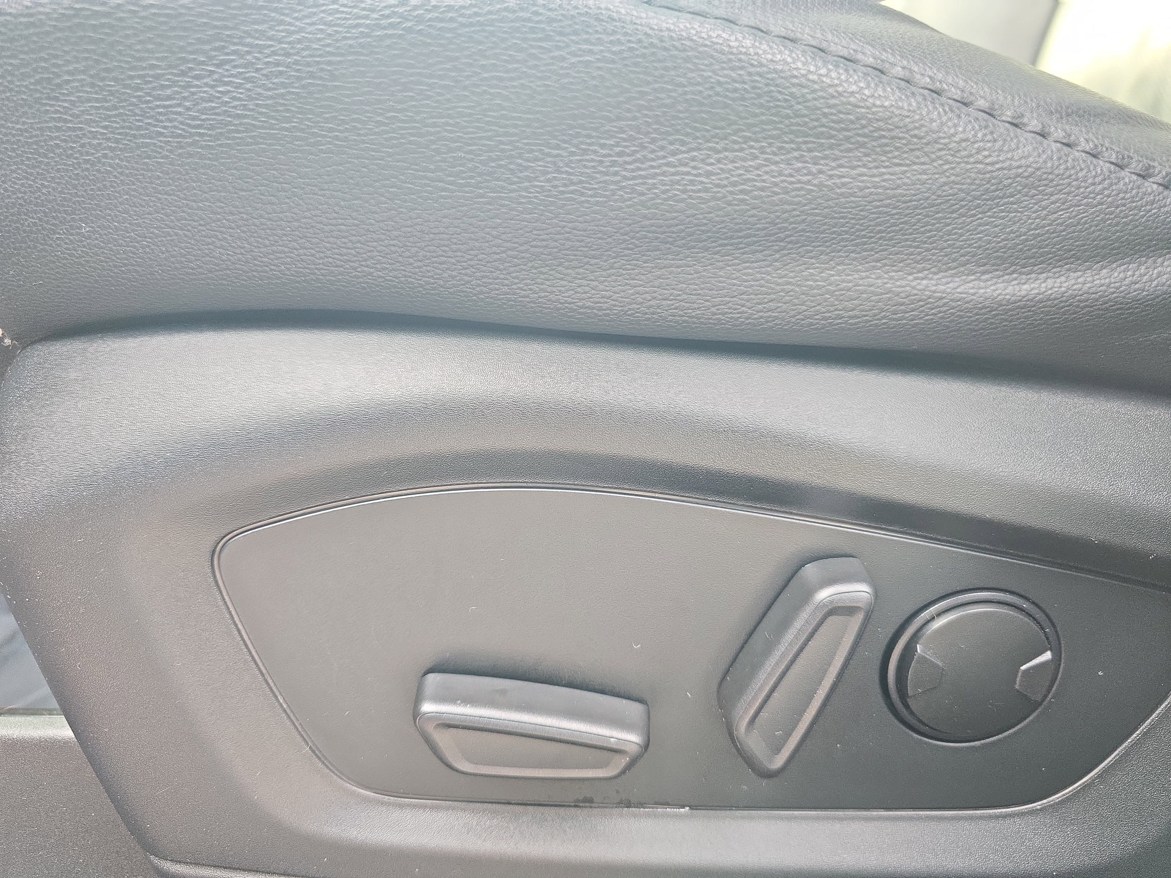 Used 2022 Ford Explorer ST w/ Equipment Group 401A image 27