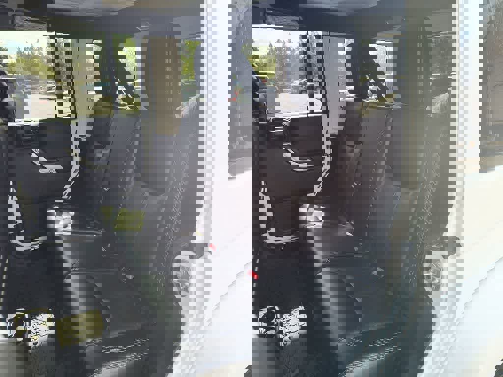 Used 2017 Jeep Wrangler Unlimited Sahara w/ Connectivity Group image 21