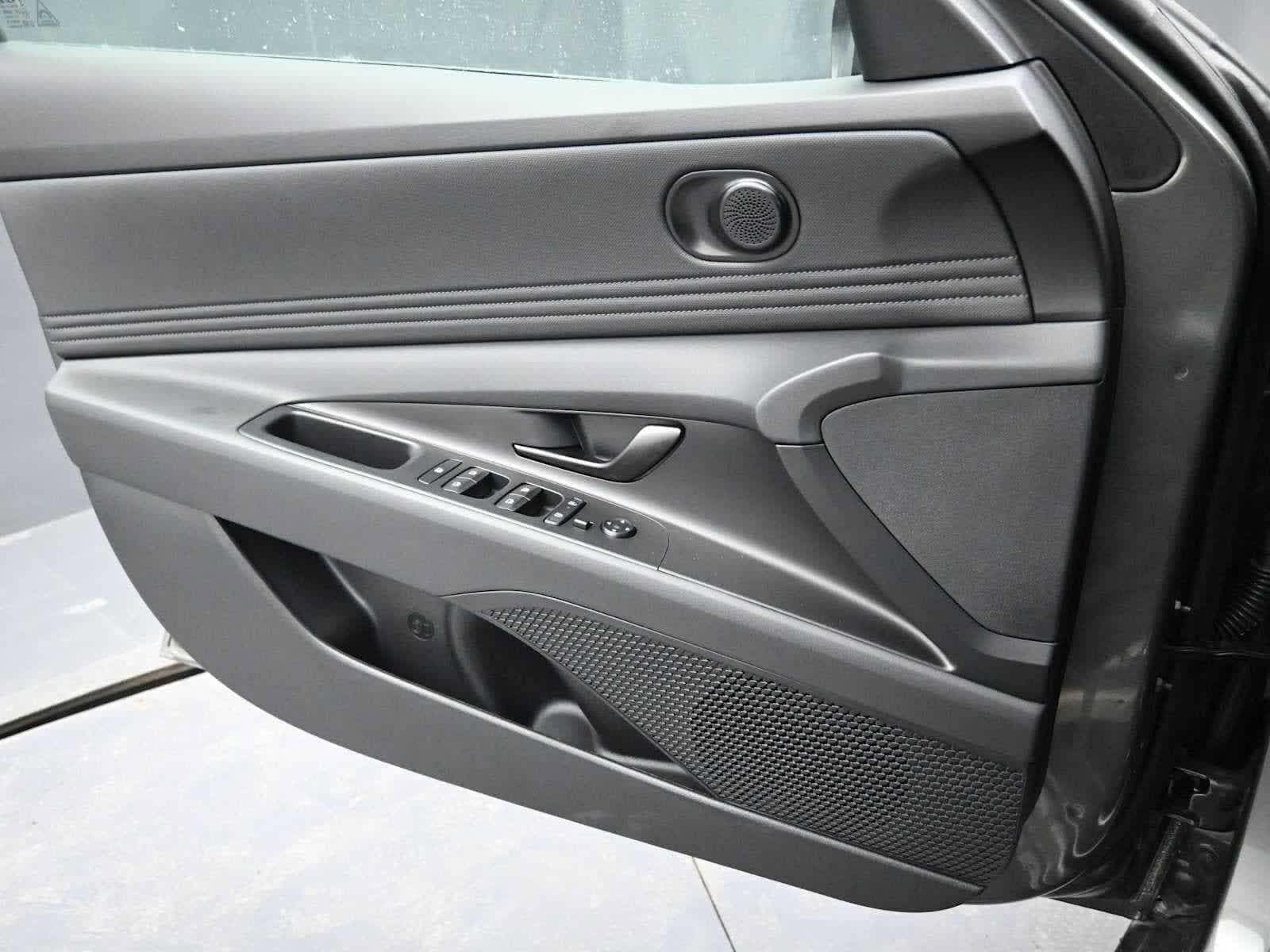 New 2025 Hyundai Elantra Sport FWD image 11