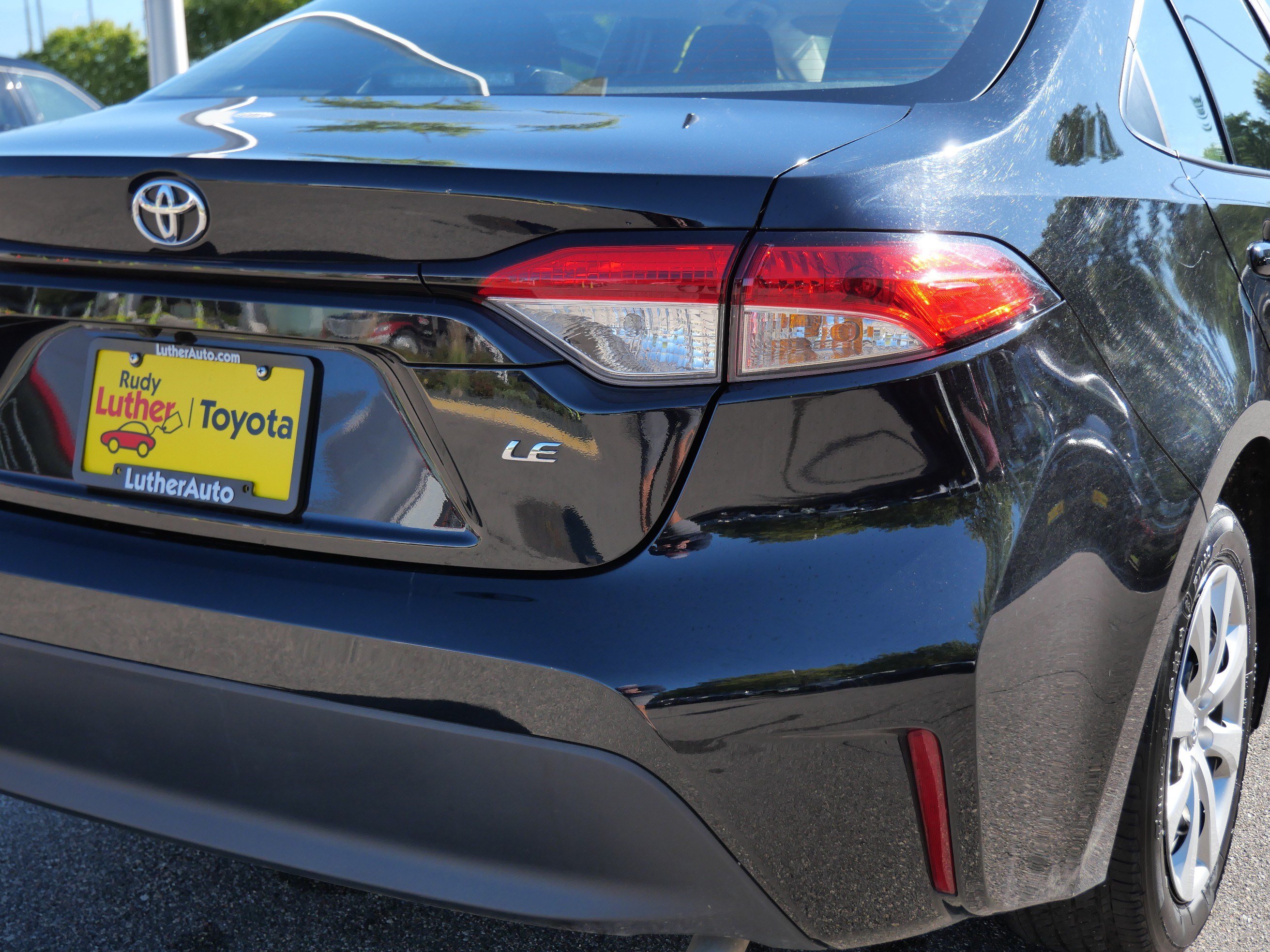 Certified 2025 Toyota Corolla LE FWD image 17