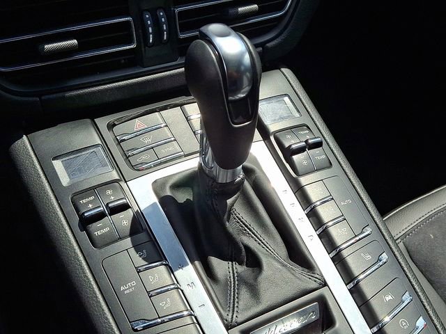 Used 2021 Porsche Macan image 20