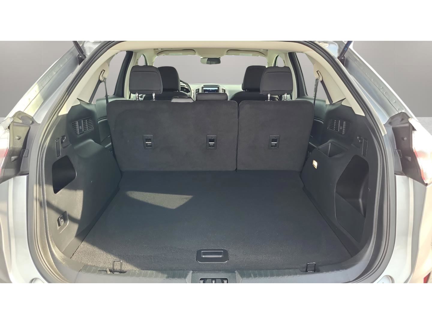 Used 2024 Ford Edge SE image 25