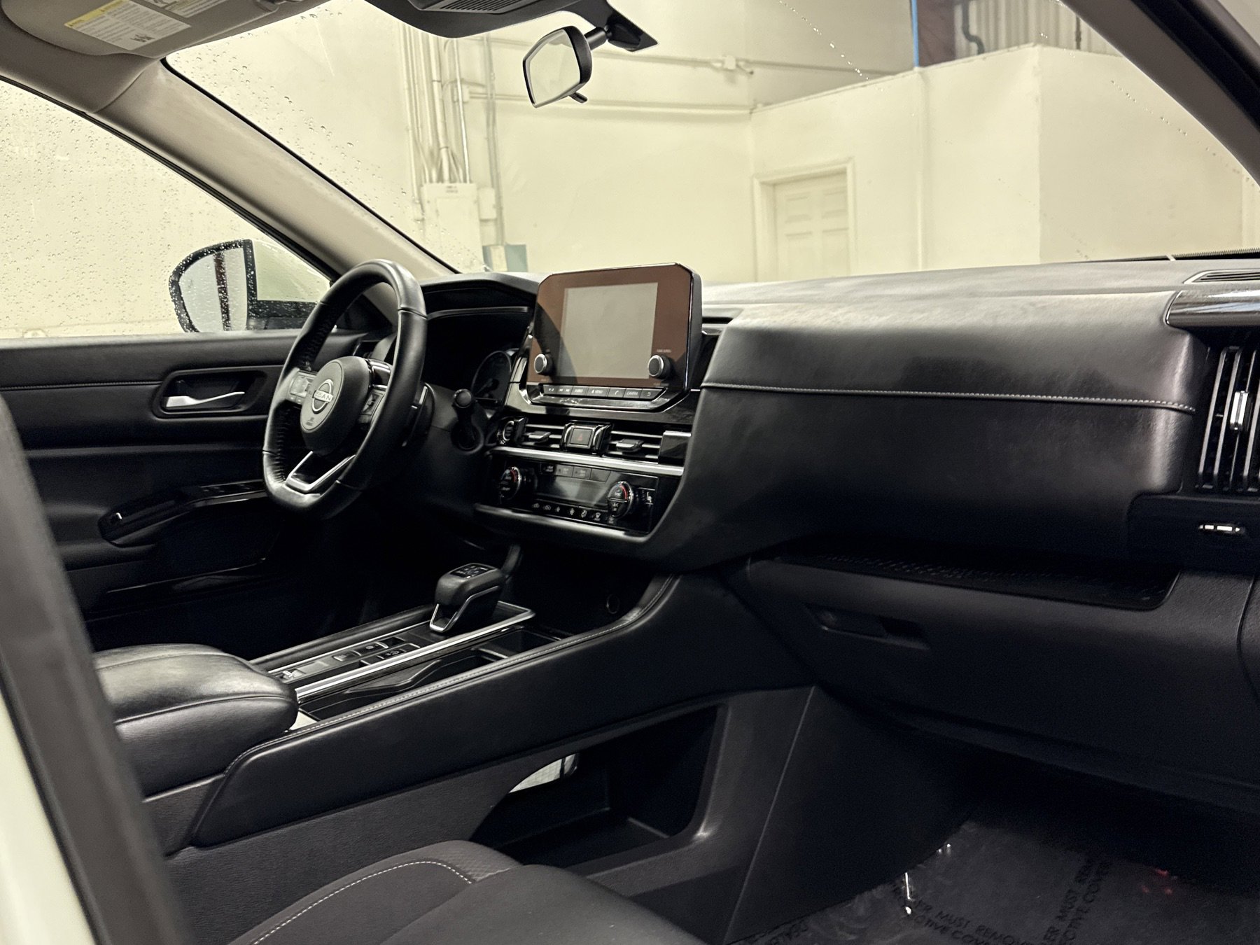 Used 2022 Nissan Pathfinder SV w/ SV Premium Package image 23