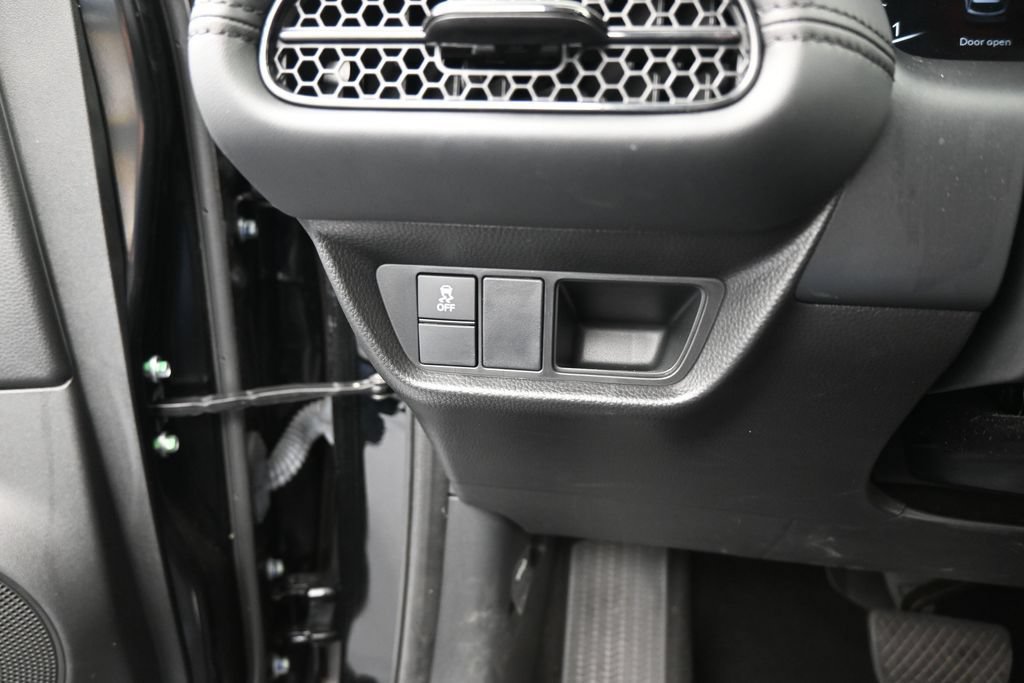 Used 2025 Honda HR-V LX image 32