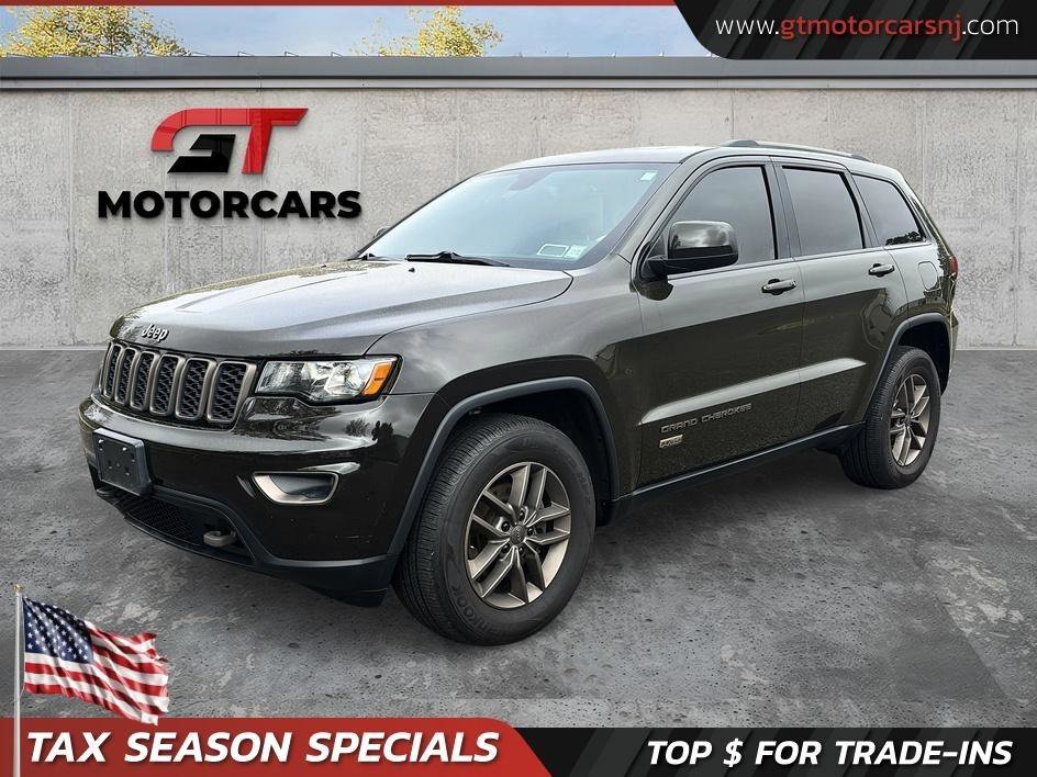 Used 2016 Jeep Grand Cherokee Laredo 75th Anniversary image 3