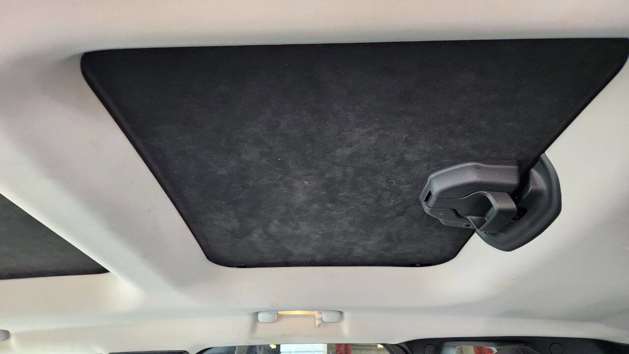 Used 2016 Jeep Renegade Trailhawk w/ Premium Trailhawk Package image 15