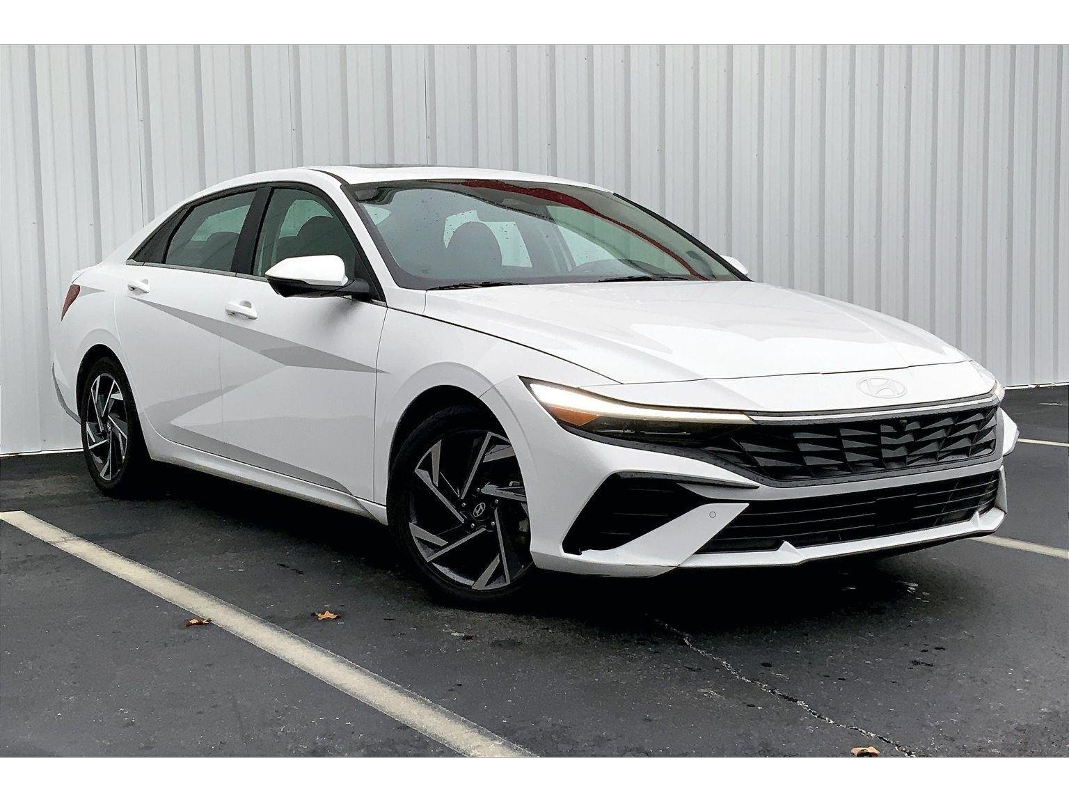 Used 2024 Hyundai Elantra Limited image 33