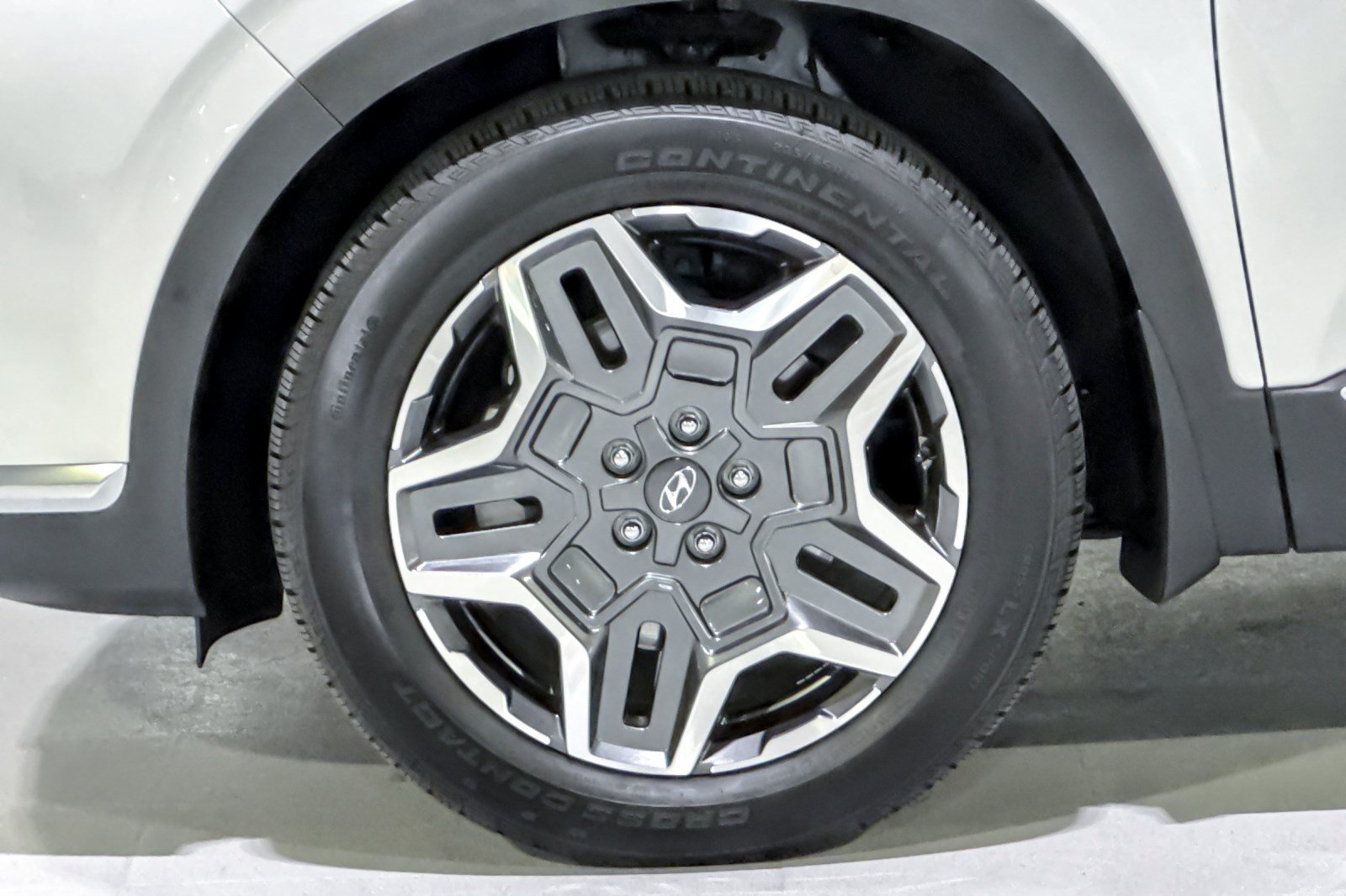 Used 2023 Hyundai Santa Fe Limited FWD image 12