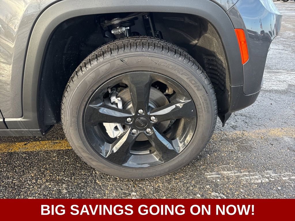 New 2025 Jeep Grand Cherokee Limited w/ Black Appearance Package image 15